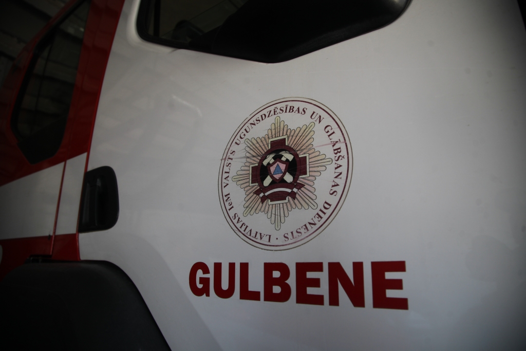 Gulbenes novadā, glābjot suni, ugunsgrēkā cieš cilvēks