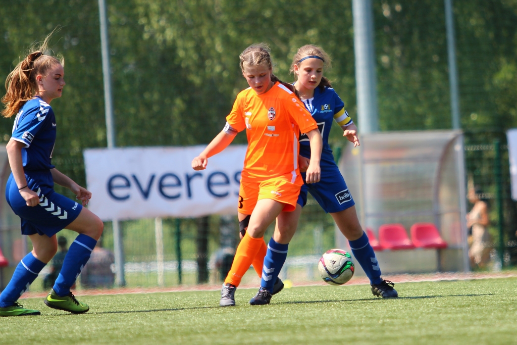 FOTO: FB "Gulbene" komanda Latvijas meiteņu futbola čempionātā U-14 grupā Piņķos