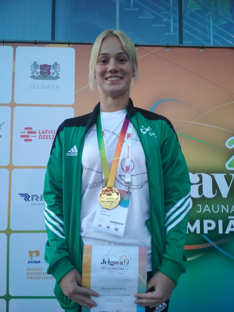 Jaunatnes olimpiādē izcīna četras medaļas