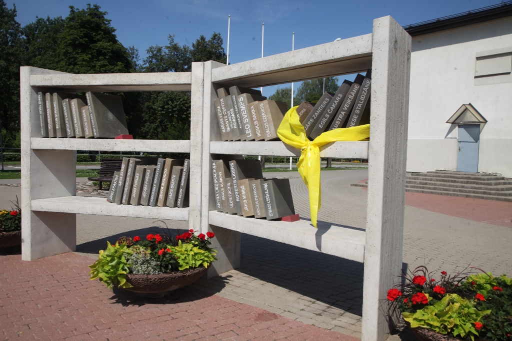 Papildina Goda bibliotēku Gulbenē