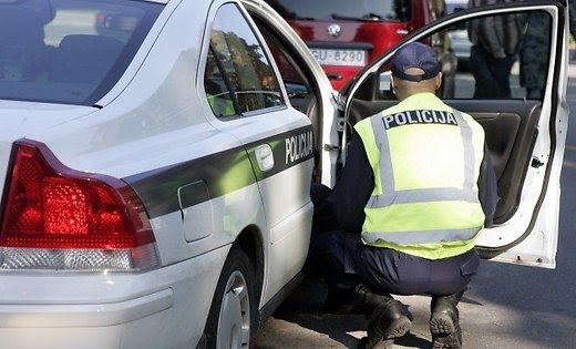 Lizuma pagastā notiek divu automašīnu sadursme