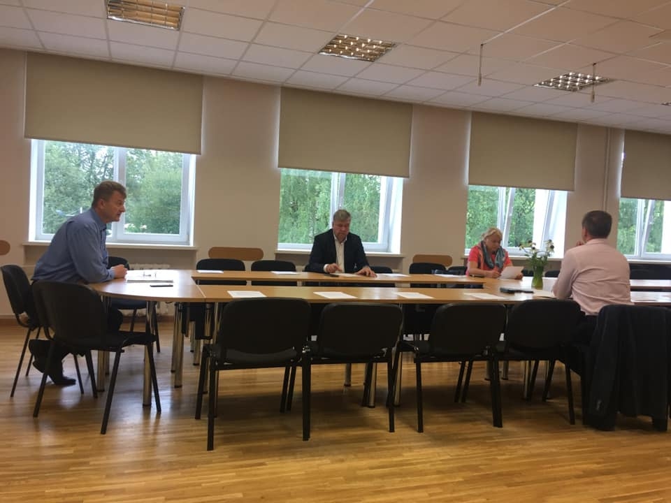 Nepietiekama Gulbenes novada pašvaldības deputātu kvoruma dēļ pārceļ finanšu komitejas sēdi
