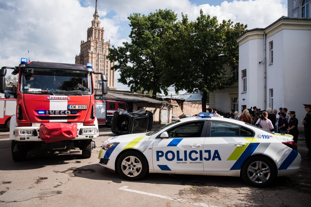 Ikvienā nelaimē ir svarīgas sekundes: ja redzi ceļu satiksmes negadījumu, zvani 112!