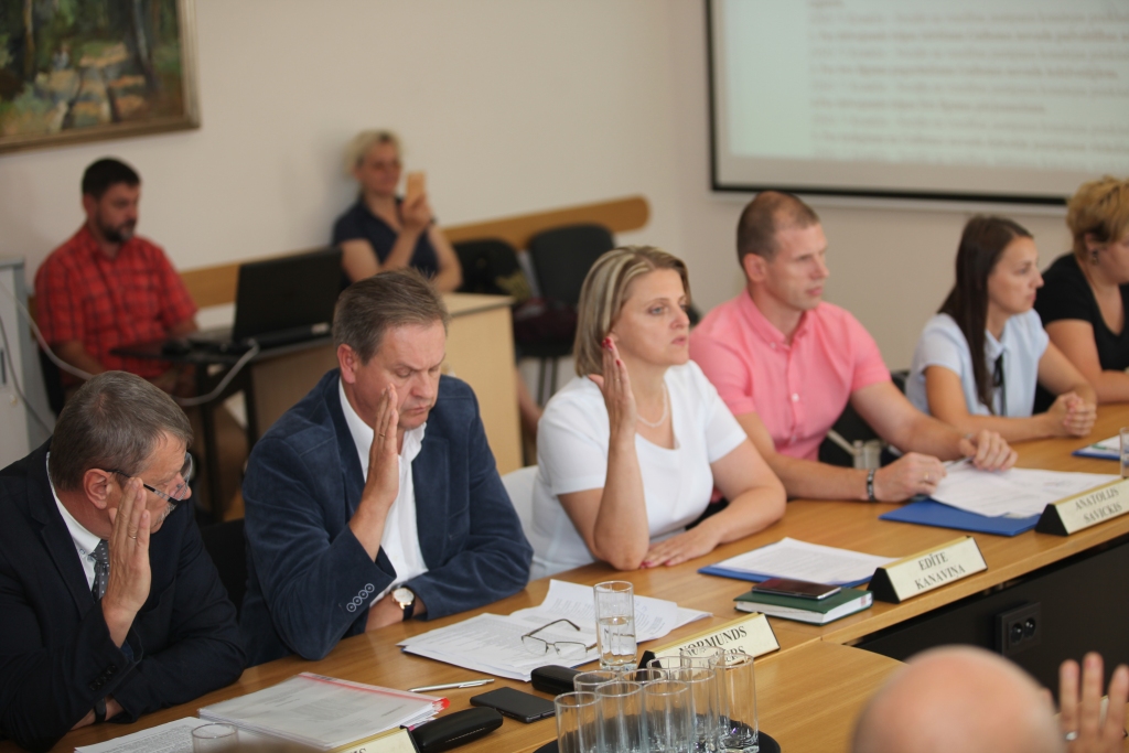 Deputāti nenobalso par Jaungulbenes "Sila" pārdošanu