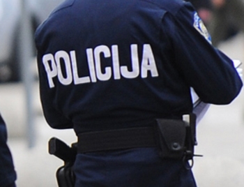 Litenes pagastā no mašīnas izmesta stikla pudele izsit citas mašīnas vējstiklu