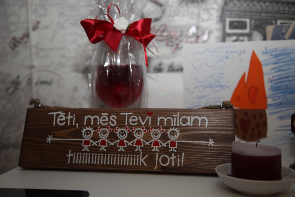 Tēti, mēs tevi mīlam!