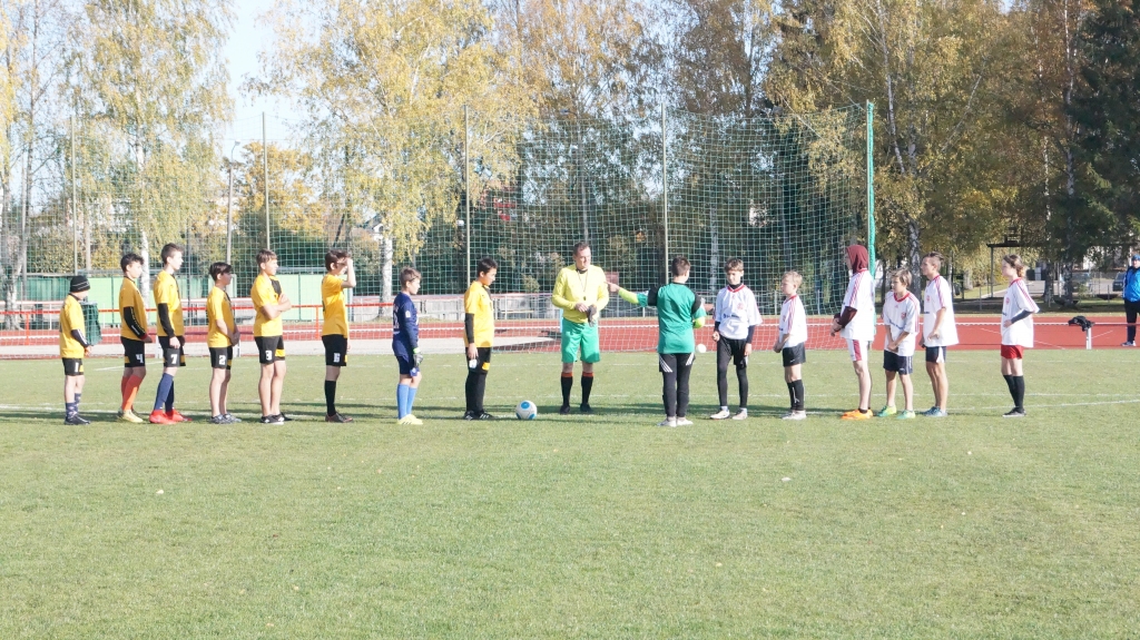Futbols: sacenšas Gulbenes novada skolu komandas