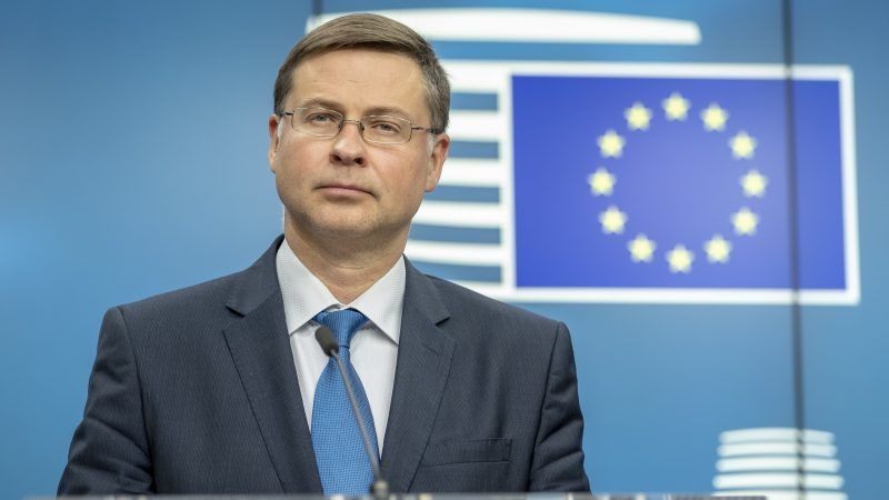 Dombrovskim uztic vadošo lomu ES cīņā pret nelikumīgi iegūtu līdzekļu legalizāciju