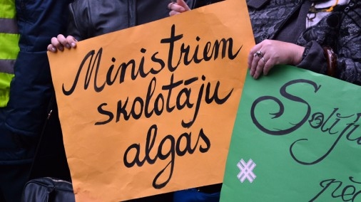 Pedagogi "pietur" lēmumu par protestiem, prasot sniegt algu palielinājuma garantijas