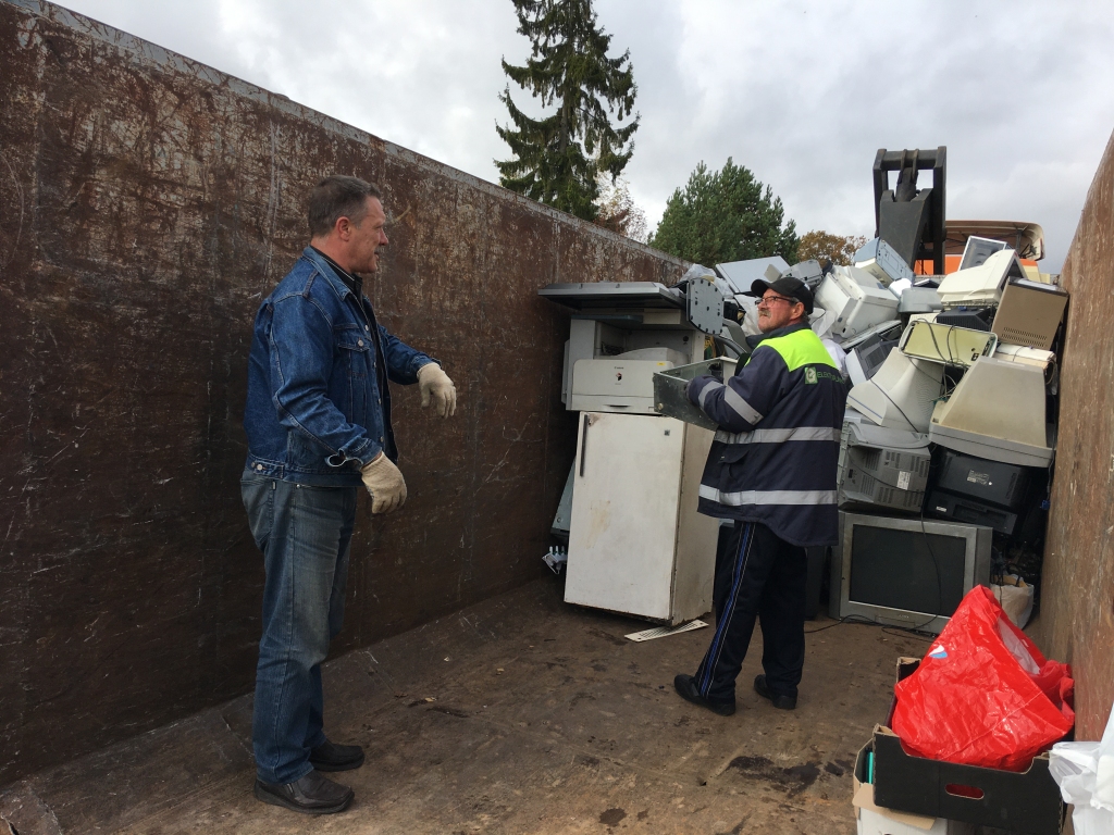 Atbrīvojas no vecajām elektroprecēm