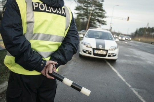 Gulbenē "Hondas" vadītājs brauc 2,24 promiļu reibumā