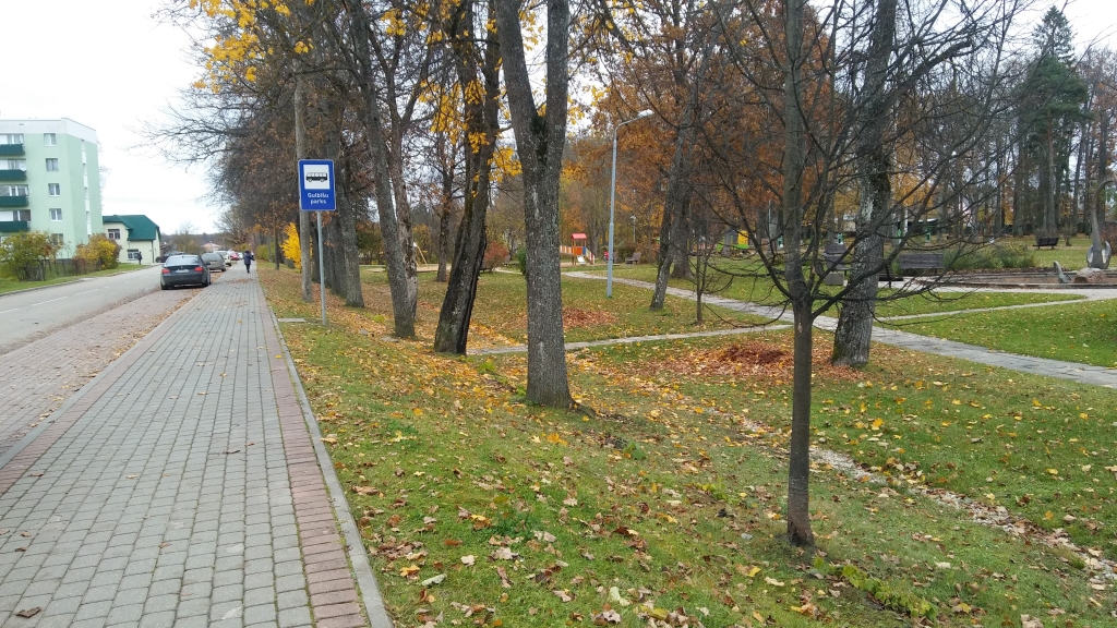 Izveido pieturvietu tuvāk skolām