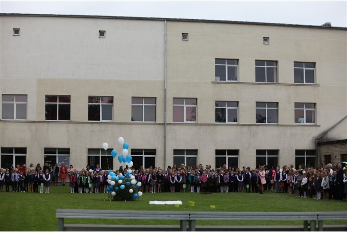 Meklē direktoru Gulbenes 2.vidusskolai