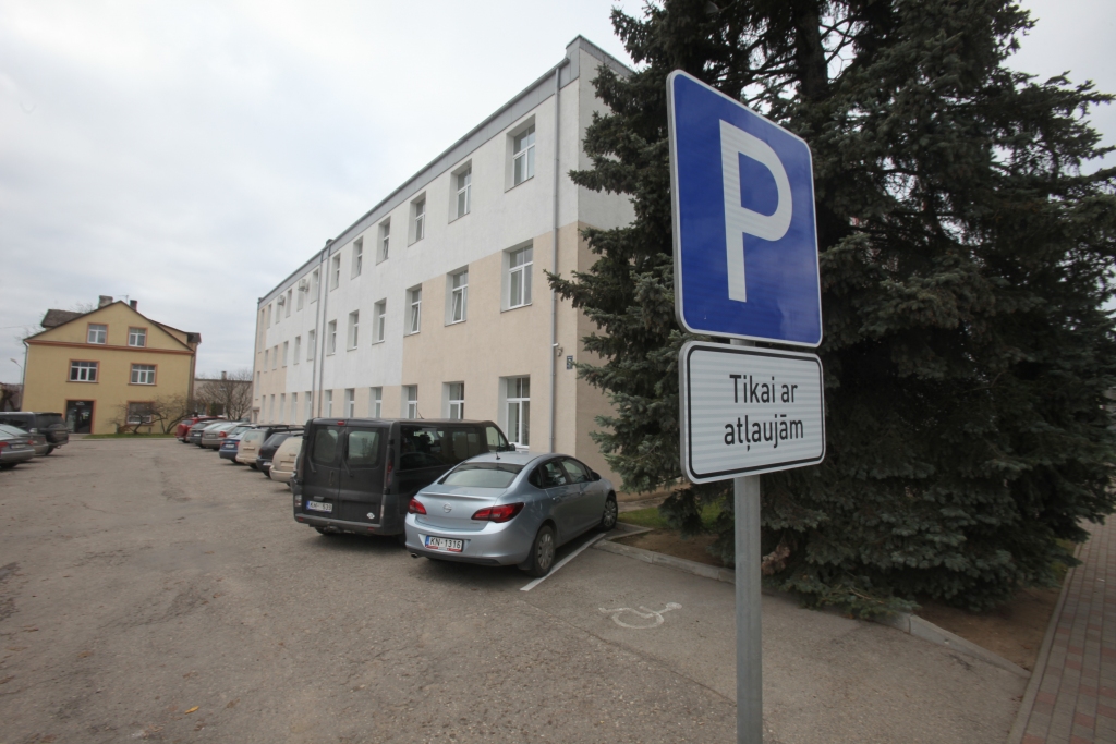 Priekšsēdētājam darba auto  varētu  atļaut turēt dzīvesvietā