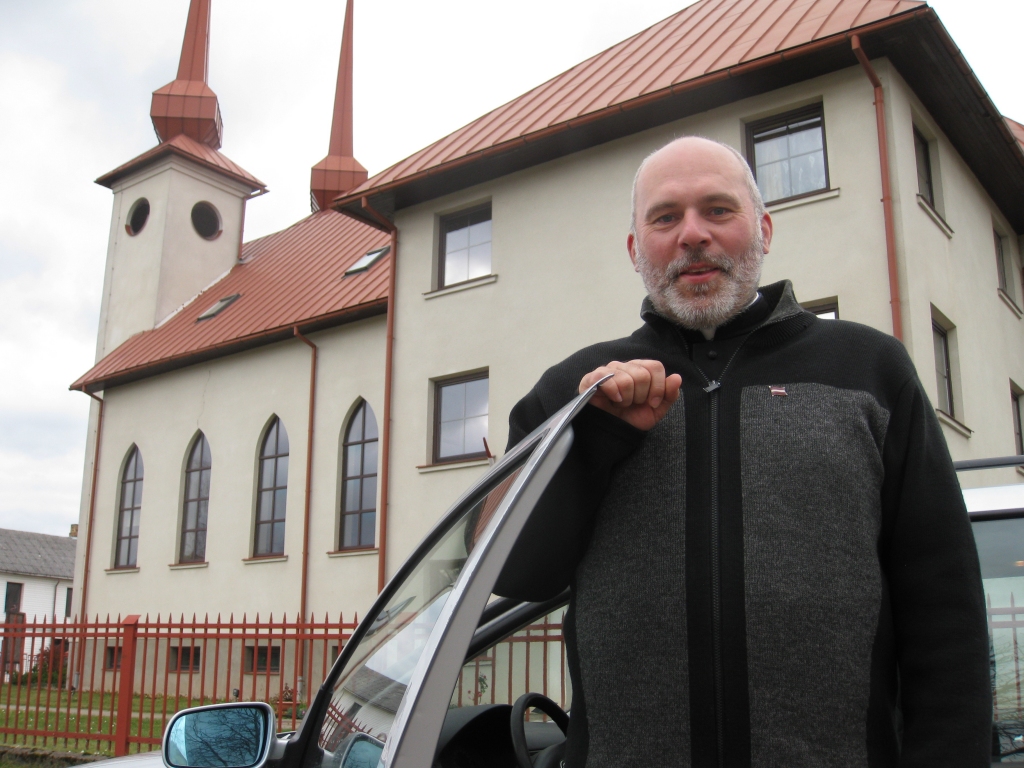 Priesteris Pāvils Kamola atgriezies Gulbenē