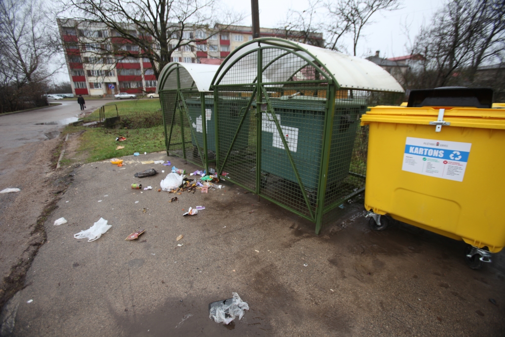 Vai tiešām jāmaksā arī par kaimiņu atkritumiem?
