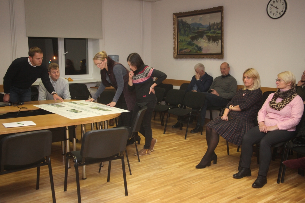 Par koku ciršanu Brīvības ielā Gulbenē vēl runās līdz 20.novembrim