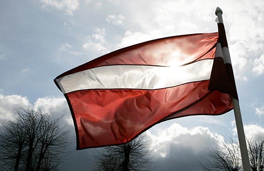 Arvien vairāk Latvijas iedzīvotāju svin Neatkarības dienu un atzīst šo svētku nozīmību