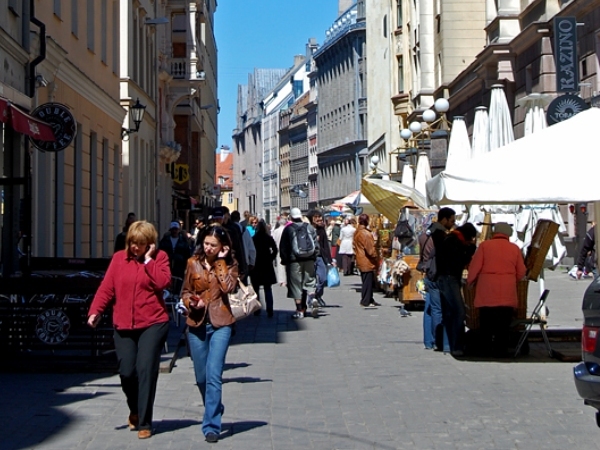 Turpina palielināties Latvijas iedzīvotāju vidējais vecums