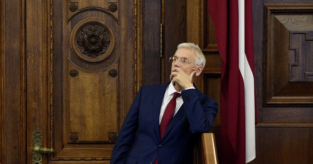 Kariņš neatbalsta budžeta deficīta palielināšanu un kritizē Viņķeles darbu