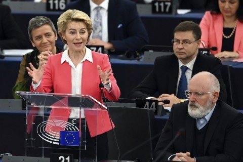 Eiropas Parlaments apstiprina jauno Eiropas Komisiju