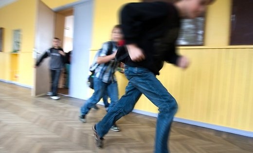 Latvijas skolēnu zināšanas matemātikā augstākas kā vidēji OECD, bet lasīšanā atpaliek