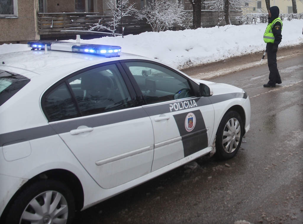 Blaumaņa ielā Gulbenē "VW Passat" izraisa sadursmi