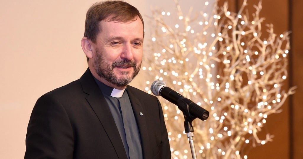 Arhibīskaps Vanags Ziemassvētkos aicina pasniegt roku līdzcilvēkiem