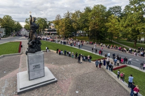 Aizsardzības ministrs apmeklē Latgales atbrīvošanas simtgadei veltītos pasākumus Rēzeknē