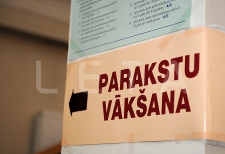 Balsstiesīgie ļoti kūtri parakstās par pašvaldību vēlēšanu regulējuma referendumu