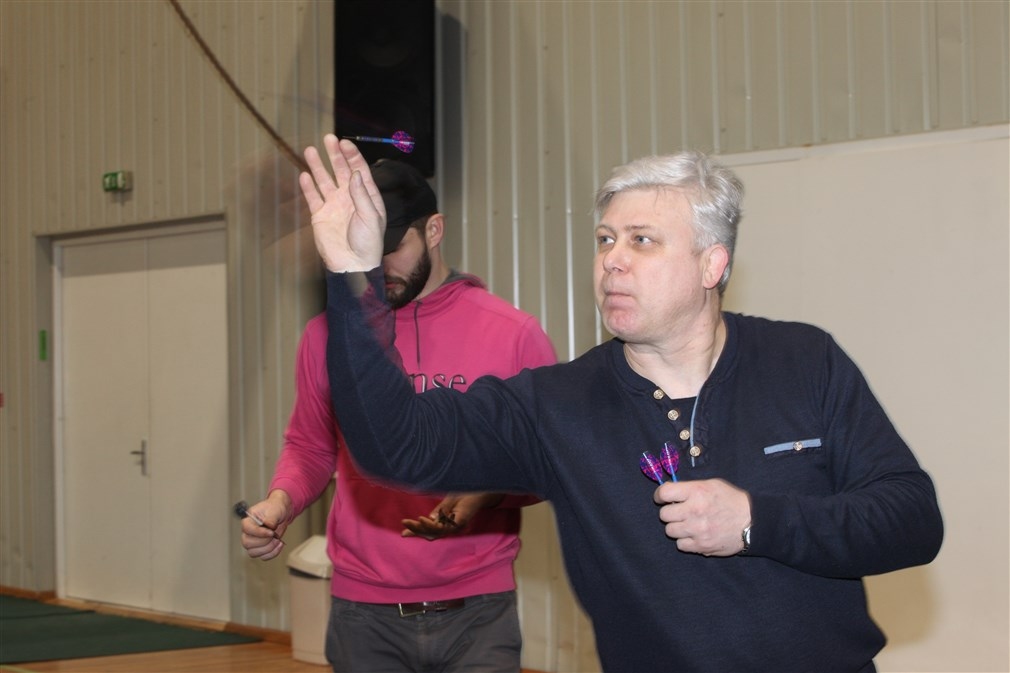 Gulbenes pilsetas atklātajās ziemas sporta spēlēs sacenšas novusā, šautriņās un galda tenisā