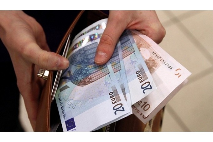 Sievietēm stundas vidējā bruto darba samaksa Latvijā ir par 14,1% mazāka nekā vīriešiem
