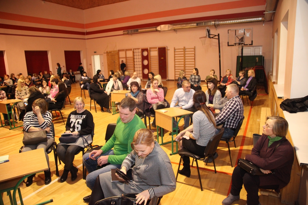 Turpina popularizēt ideju par vienu skolu Gulbenē