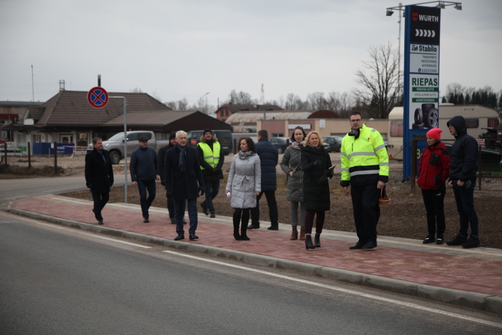 Svinīgi atklāj Brīvības ielas apli Gulbenē