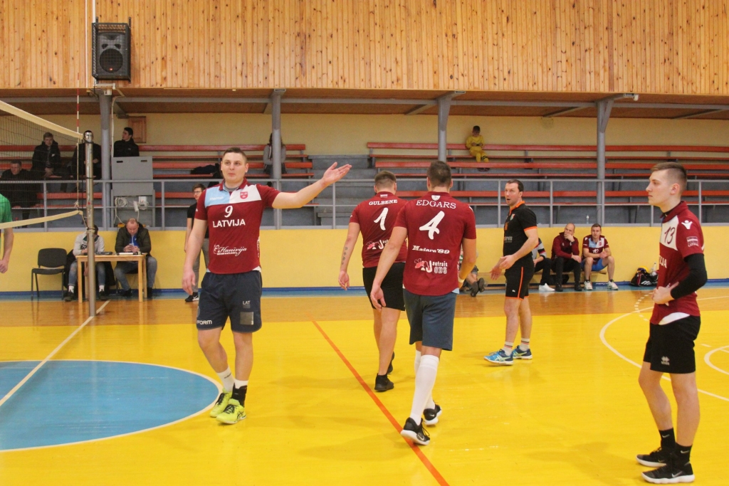 Atzeles volejbola līgā “Gulbene II” nodrošina vietu finālā