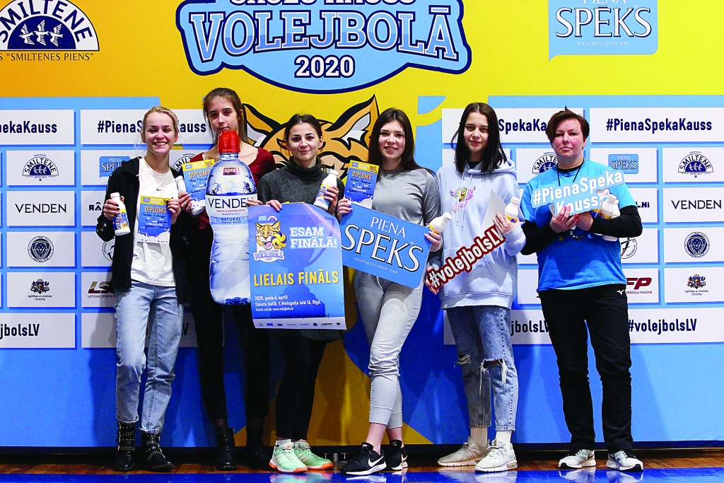 Gulbenes novada skolēni sacenšas volejbolā