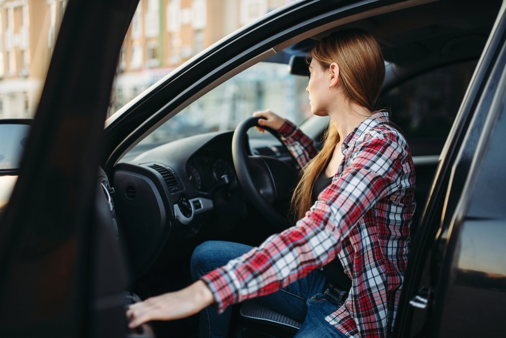 Pieci ieteikumi jaunajiem autovadītājiem