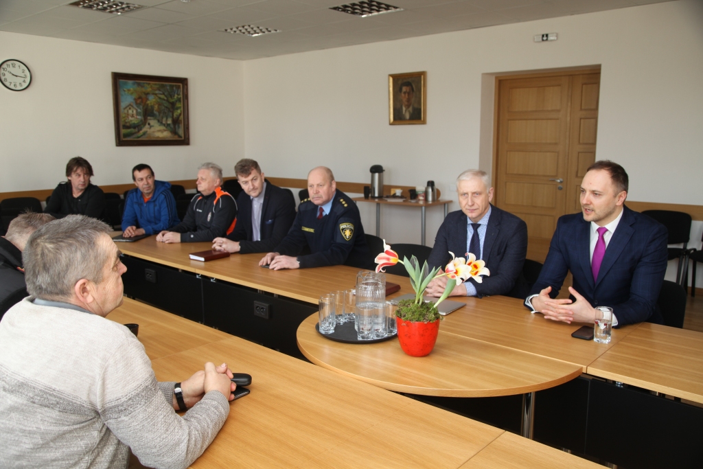 Atvaļinājumā iekšlietu ministrs apmeklē Gulbeni