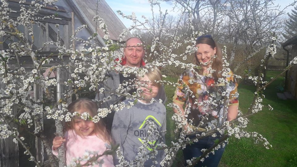 Litenes tautas nams aicina iesūtīt ģimenes foto kolāžai