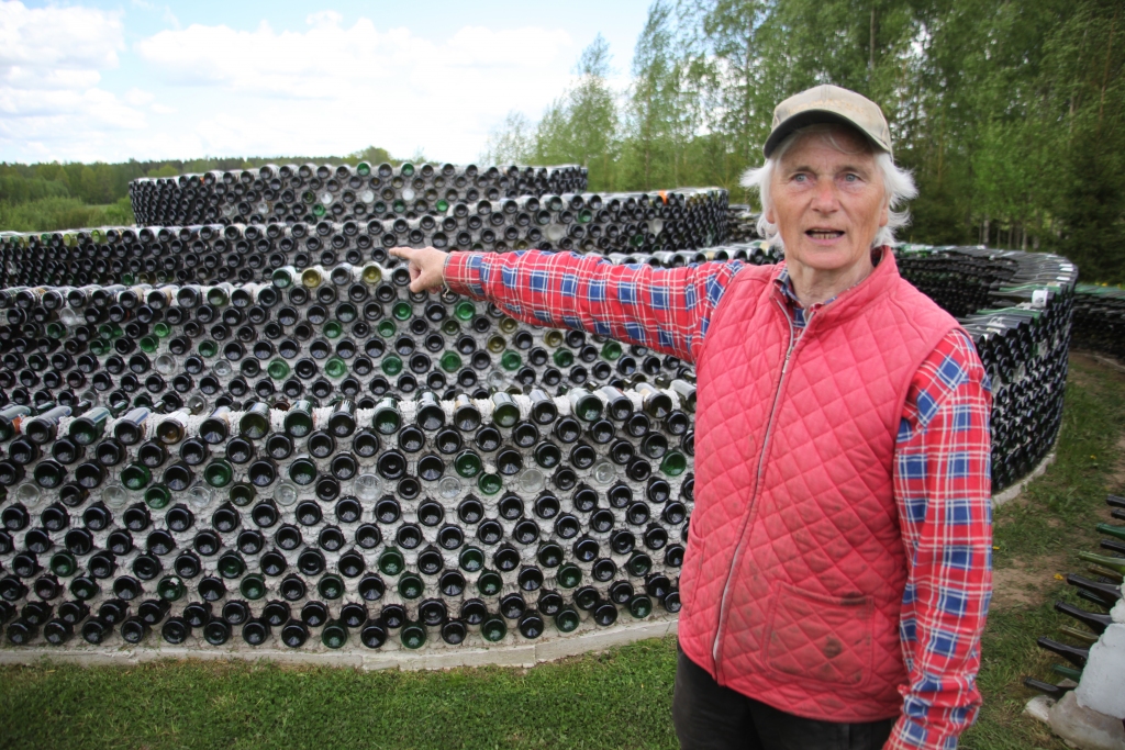 Gulbenes novads: Apskatīt pudeļu dārzu Litenē ierodas viesi no visas pasaules