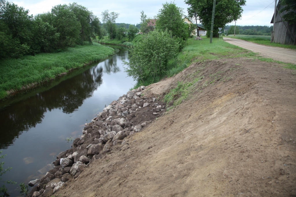 Sāk stiprināt Gaujas krastu Lejasciemā