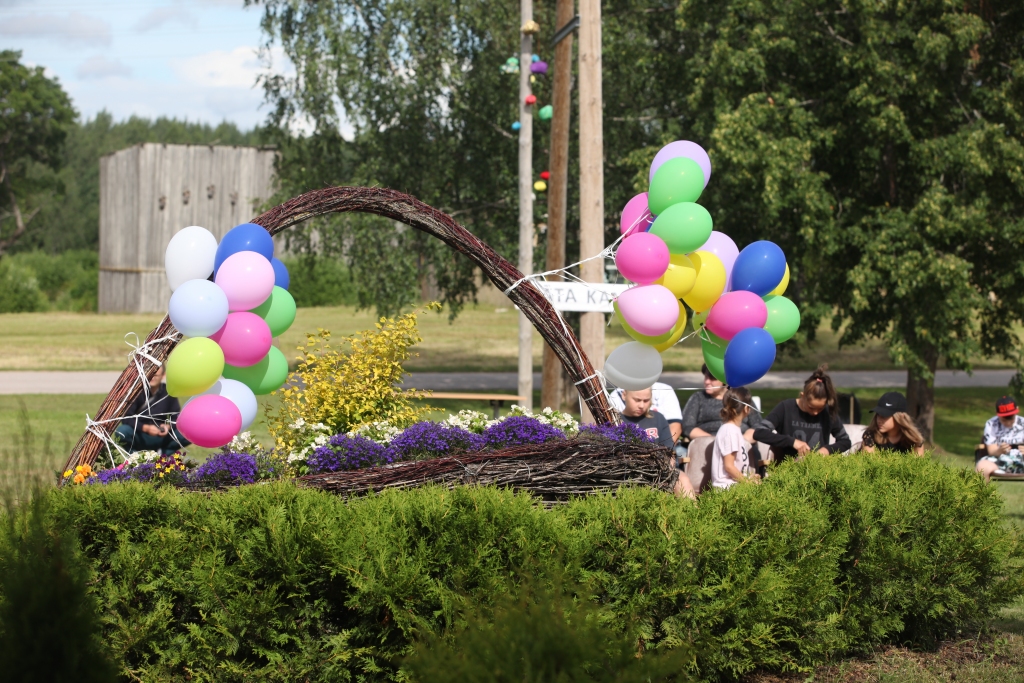 FOTO: Beļavas pagasta svētki "Krāsu kamolā"