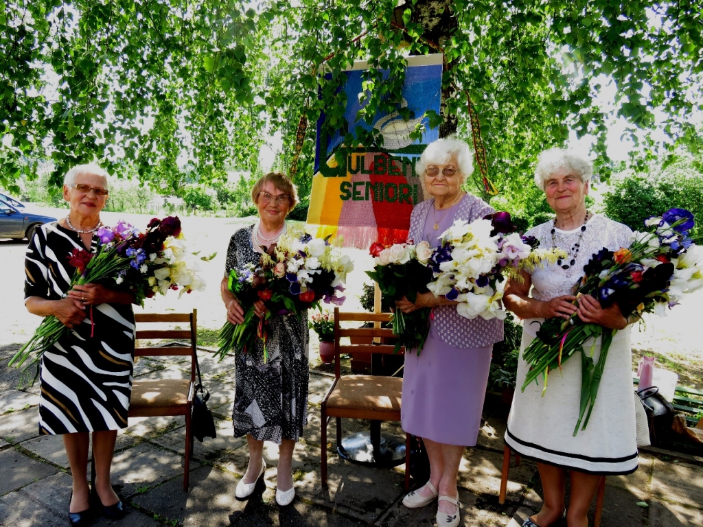 Arī seniori lemj par ierobežojumu mīkstināšanu
