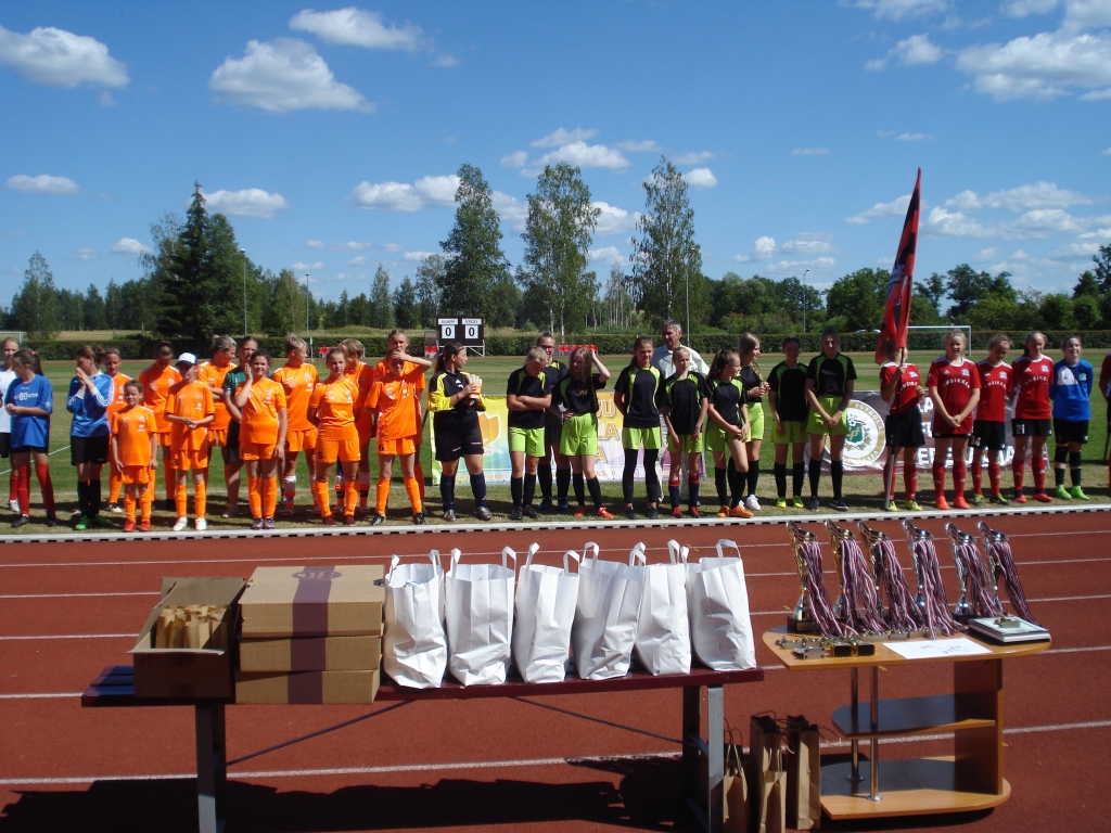 Gulbenē notiek meiteņu futbola turnīrs
