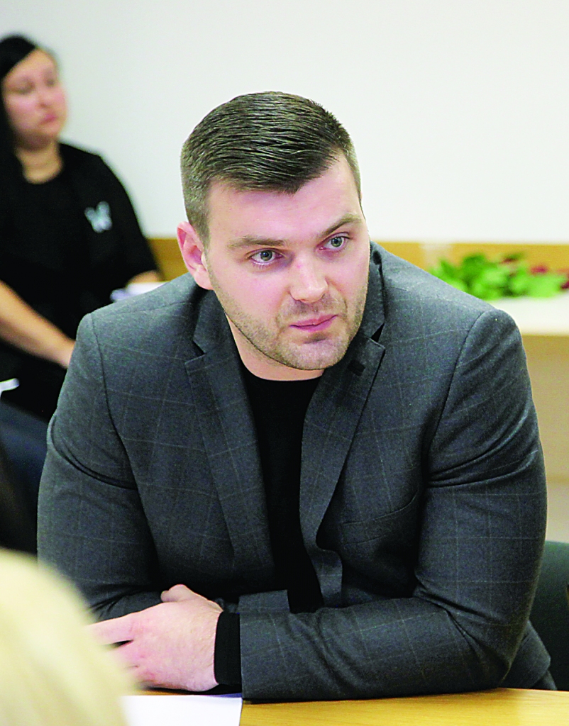 Vēlas atslogot deputātu un pārvaldnieku darbu