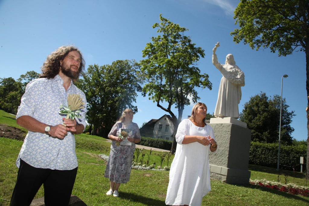 Novadnieks būs aktīvs vairākās frontēs