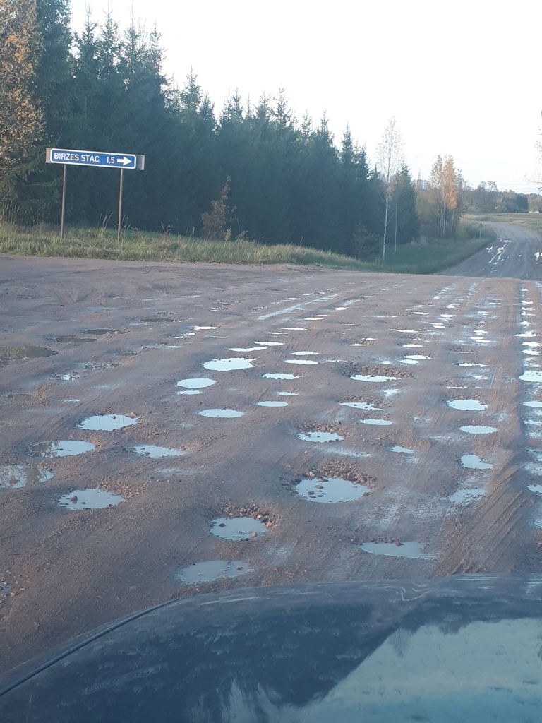 Var cerēt tikai uz Naglenes ceļa greiderēšanu