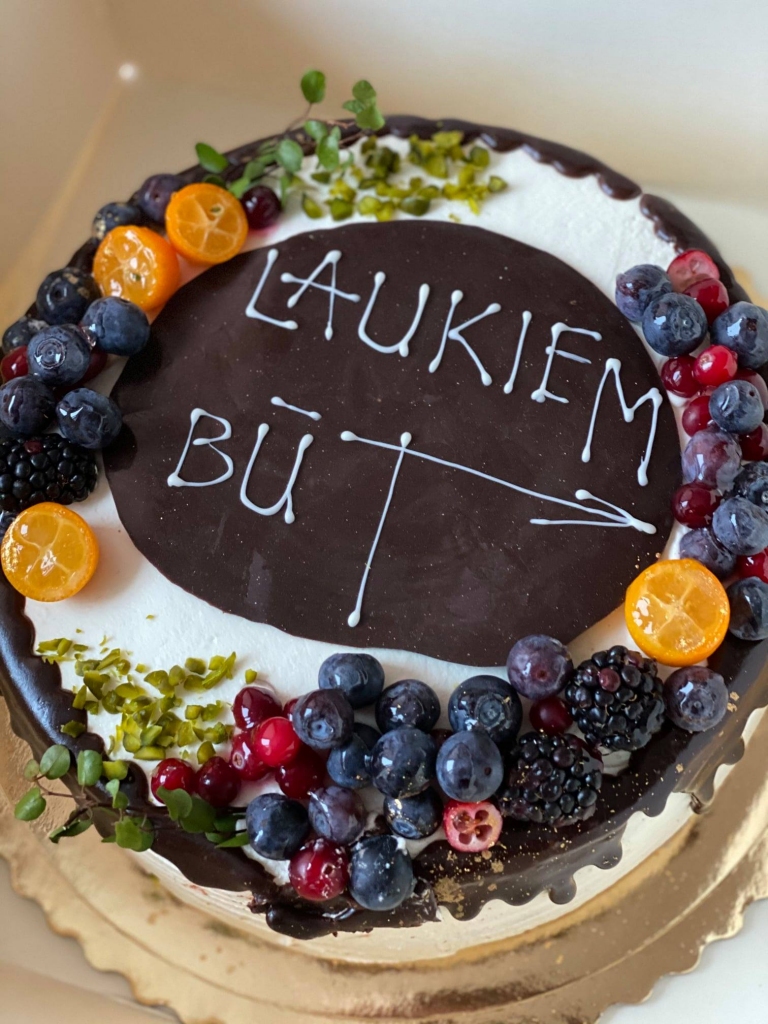 Konkursā “Laukiem būt“ Lizuma cidoniju audzētājs Ingars Bumburs saņem galveno balvu