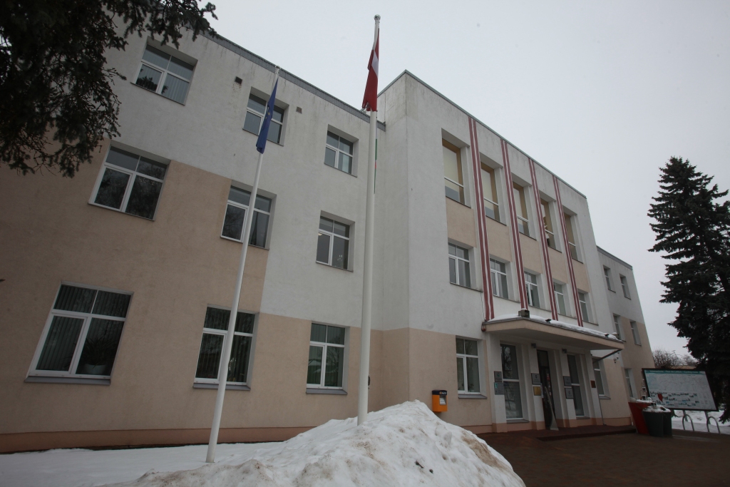 Gulbenes novada pašvaldība iegādāsies trīs automašīnas