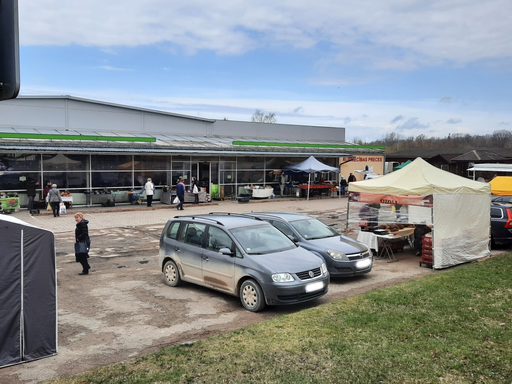 Gulbenes novada pašvaldība izsludina privāta tirdziņa rīkošanu, tā iejaucoties uzņēmēju konfliktā